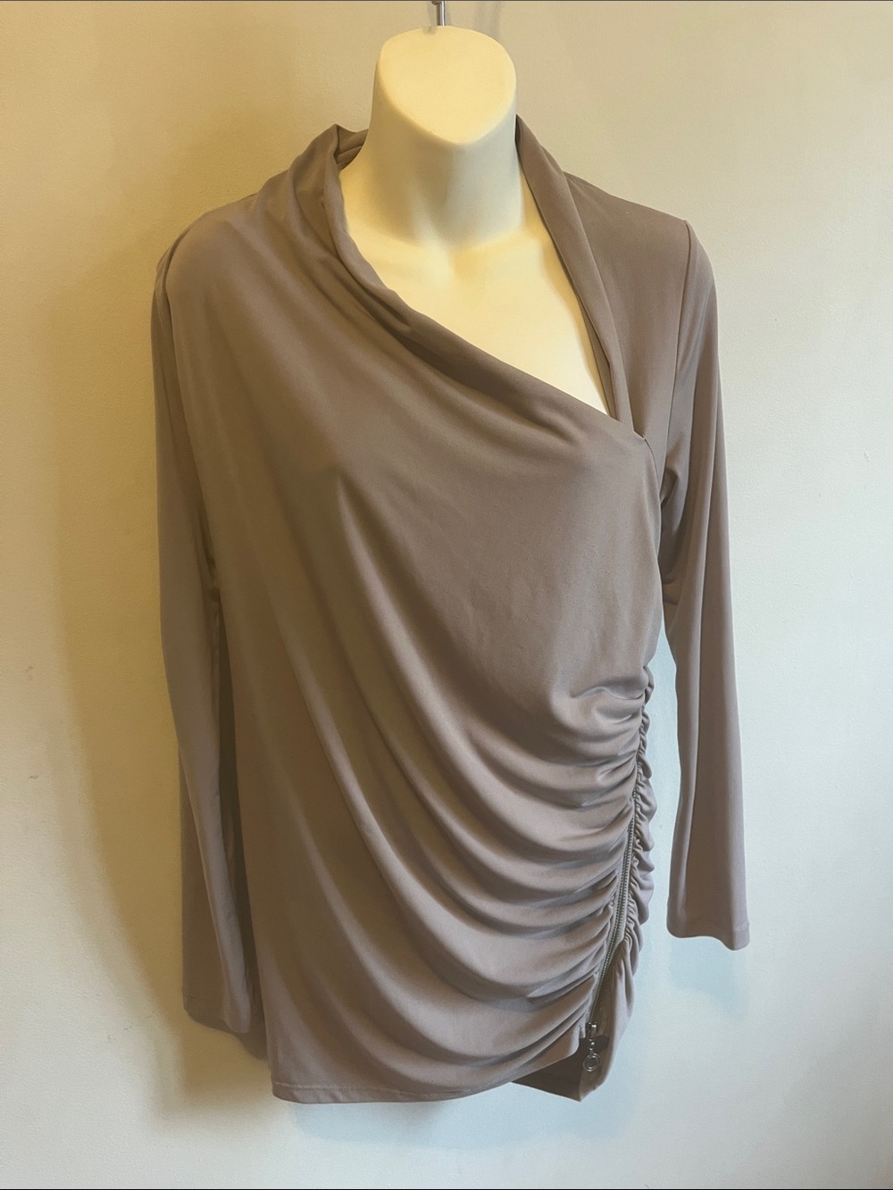 Kenneth Cole Reaction Taupe Long-Sleeve Ruched Draped Top